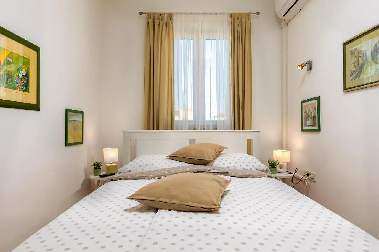 Duplex + Garage Apartment Rovinj