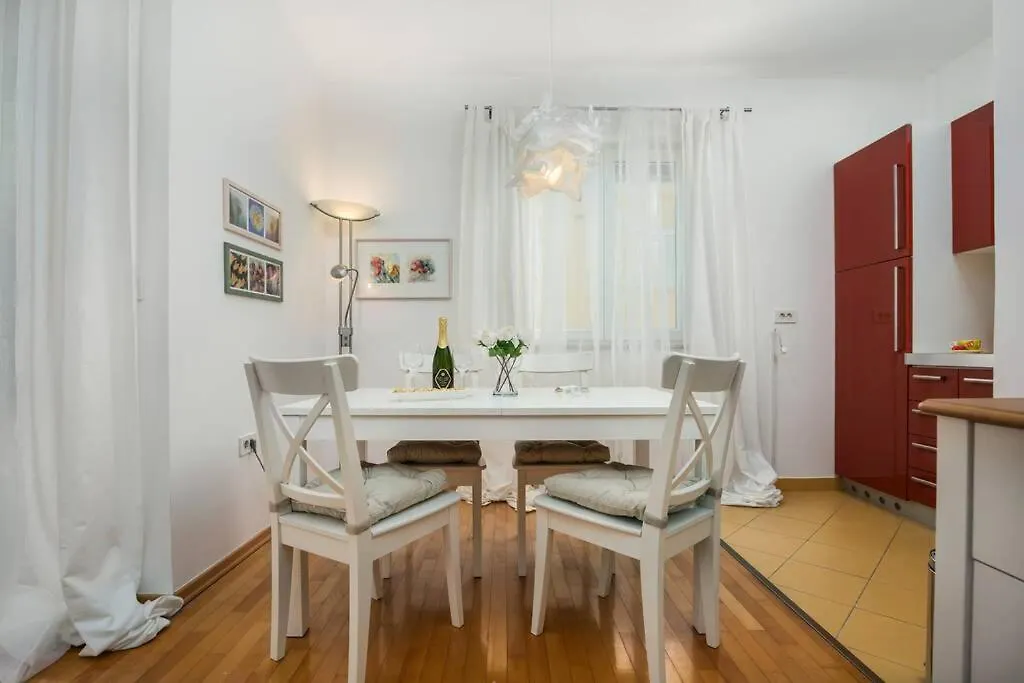 Duplex + Garage Apartment Rovinj