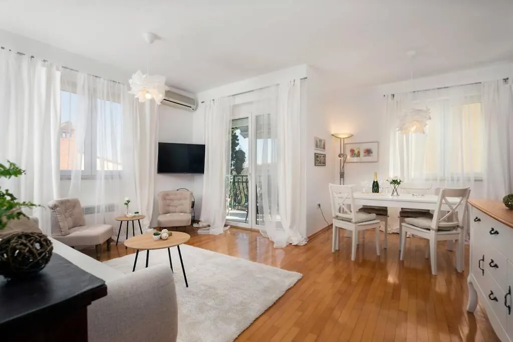 Duplex + Garage Apartment Rovinj