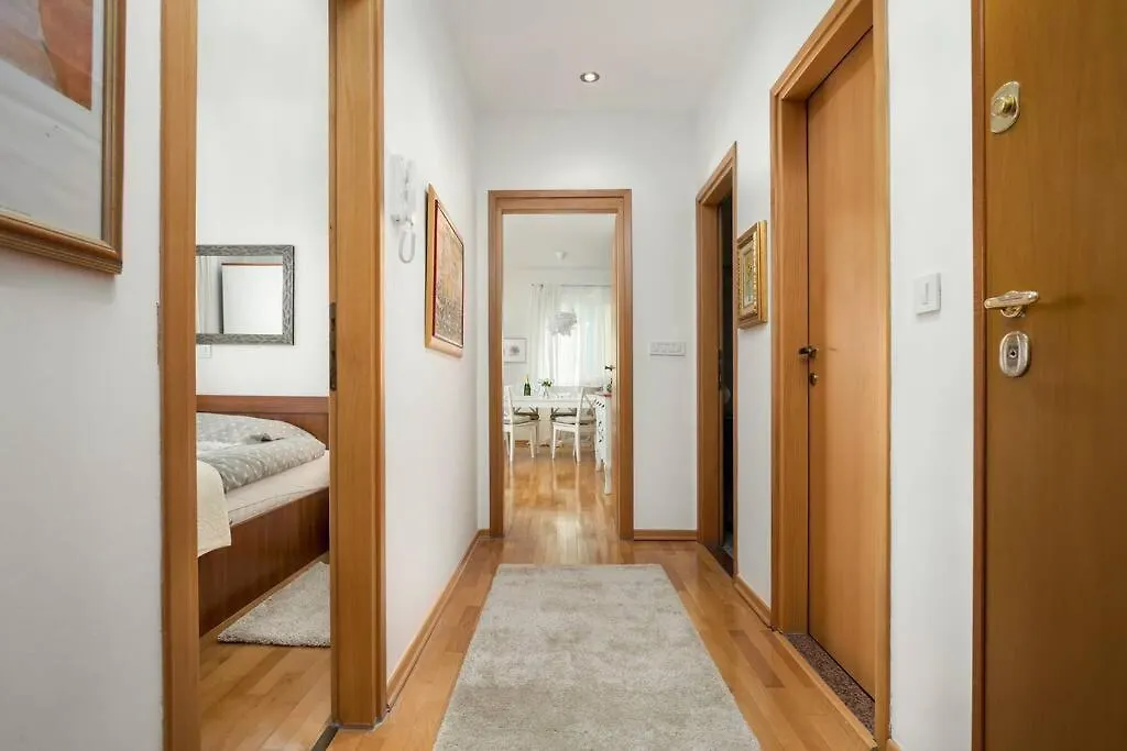 Duplex + Garage Apartment Rovinj 0*,