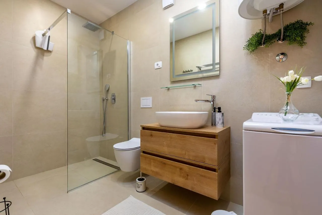 Duplex + Garage Apartment Rovinj