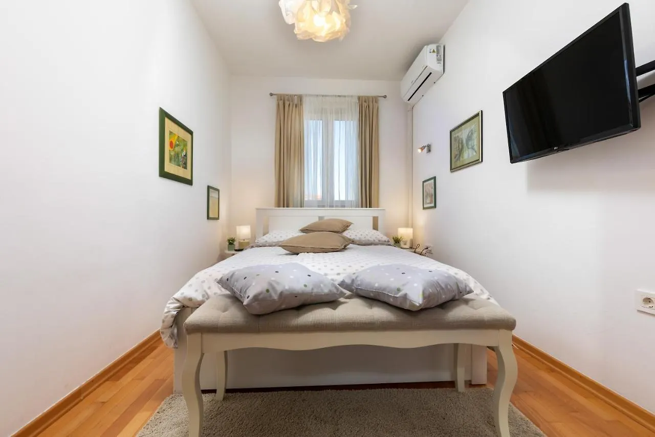 Duplex + Garage Apartment Rovinj