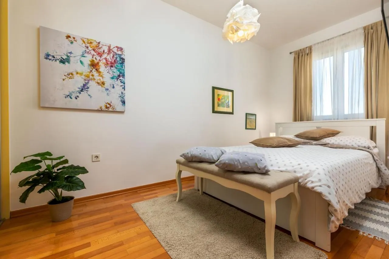 Duplex + Garage Apartment Rovinj